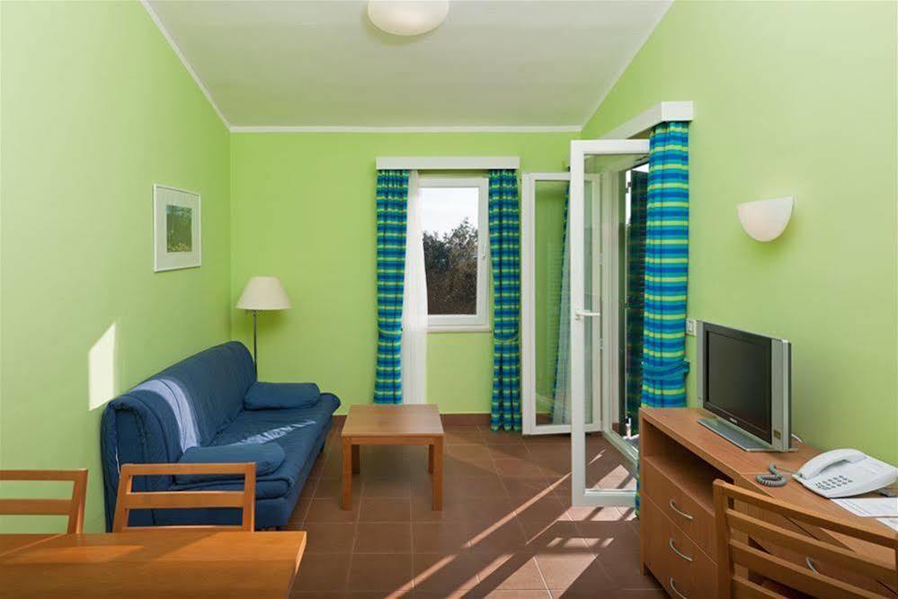 Naturist Park Koversada Villas, Върсар Екстериор снимка